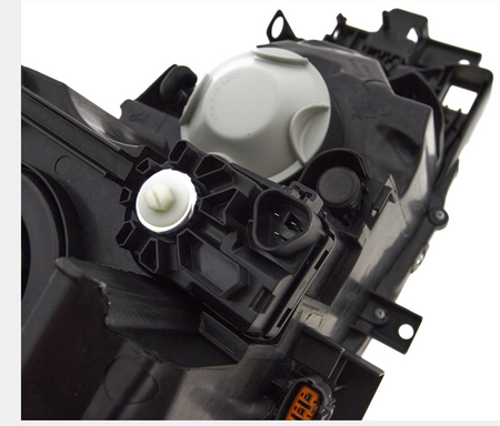 Lampa przednia TYC strona lewa