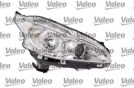 Lampa przednia strona lewa